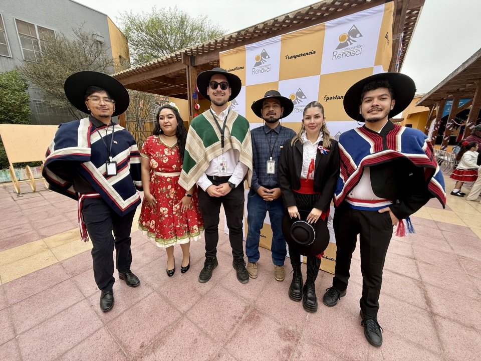 /familias-de-acogida-celebran-fiestas-patrias-con-tradiciones-y-alegria