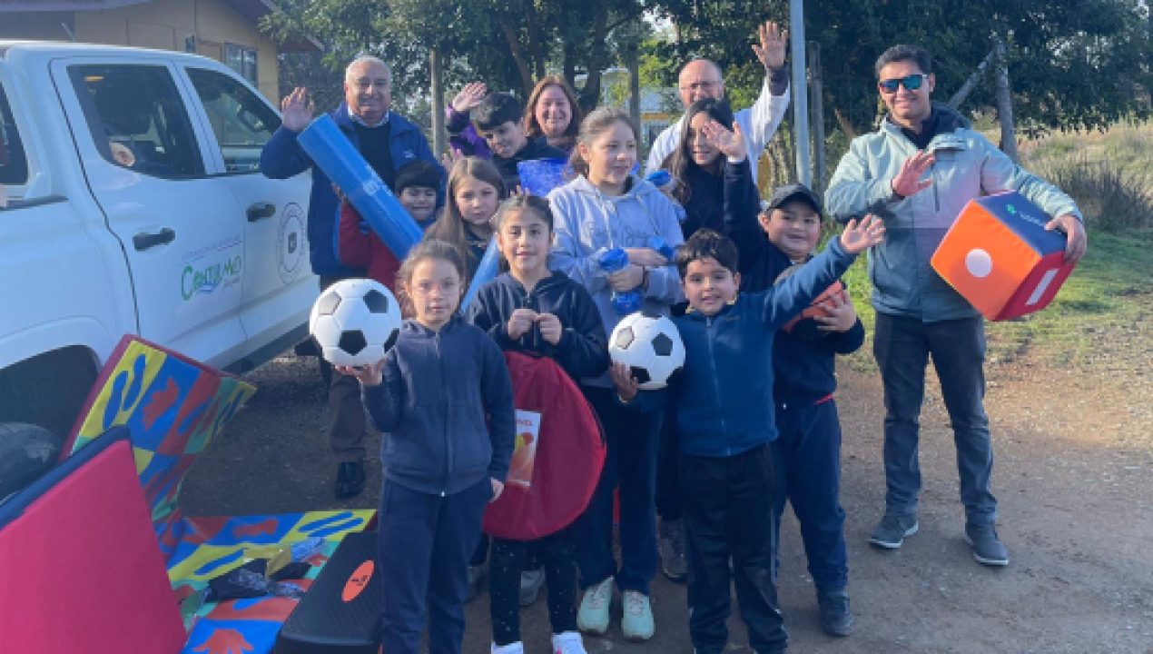 /municipalidad-de-contulmo-entrega-material-deportivo-a-escuelas-rurales