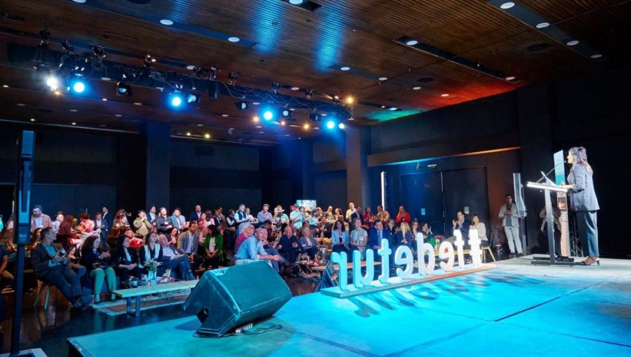 /premios-fedetur-2025-region-de-los-lagos-brilla-con-chiloe-natural-y-la