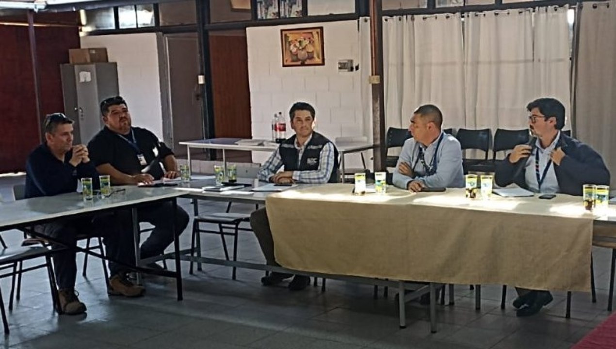 /sec-arica-y-parinacota-se-reune-con-vecinos-empresa-cge-y-municipio-por