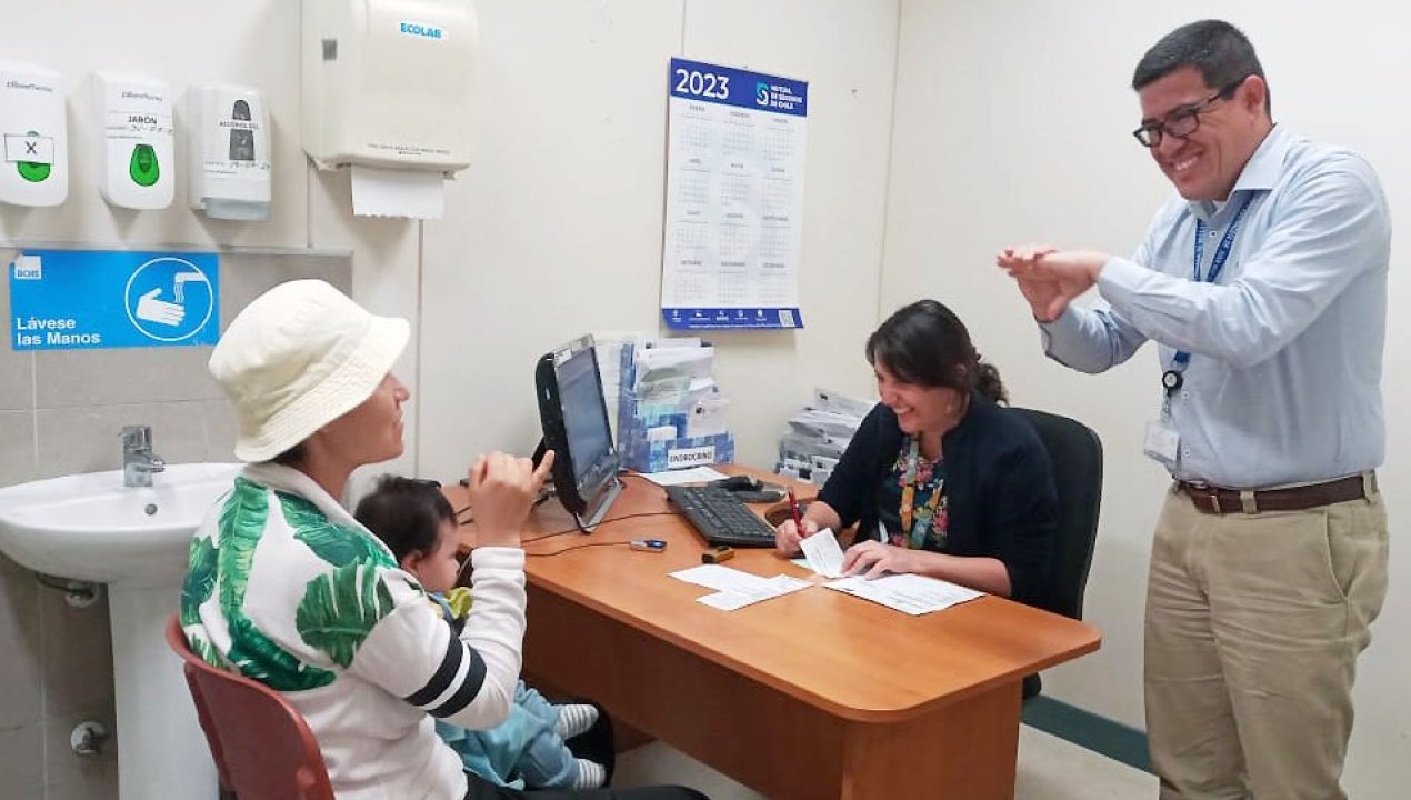 /hospital-de-arica-cuenta-con-facilitador-de-lengua-de-senas-con-dedicacion