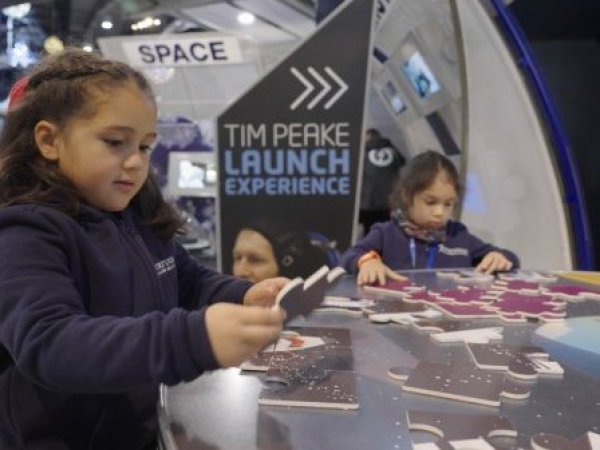 Lanzan nueva versión de concurso que premia la buena asistencia a la educación parvularia con un viaje a un centro espacial internacional