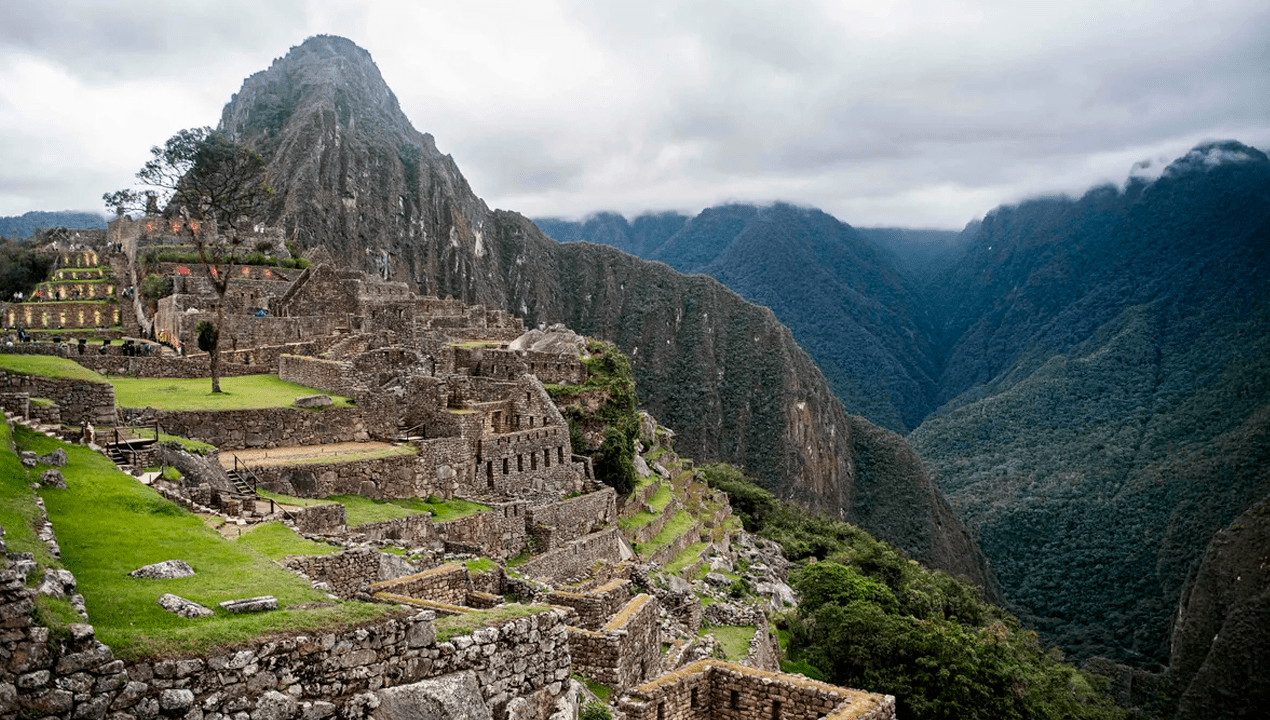 /se-acentua-la-crisis-autoridades-peruanas-cierran-acceso-a-machu-picchu