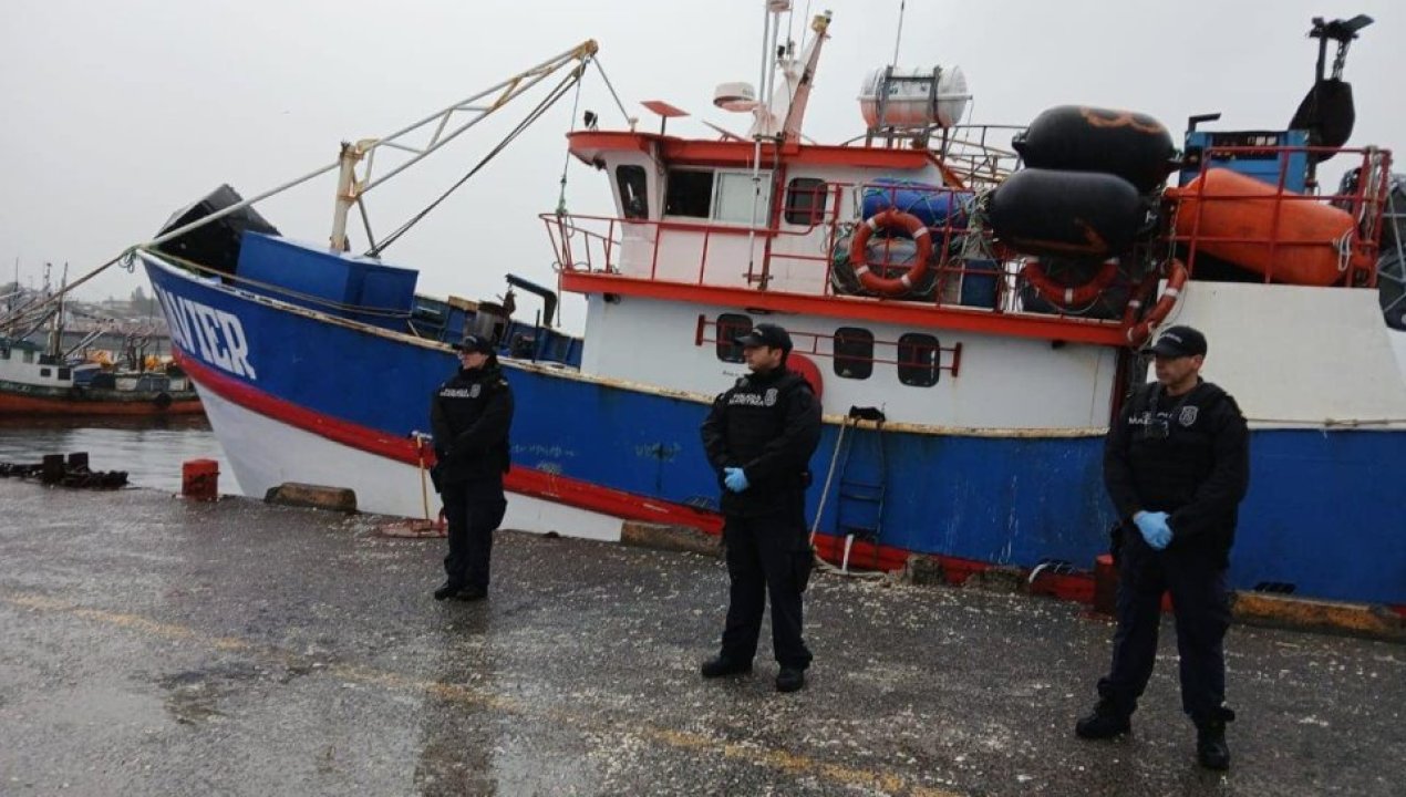 /regionales/region-de-los-lagos/hombre-fue-asesinado-a-bordo-de-una-embarcacion-en-quellon