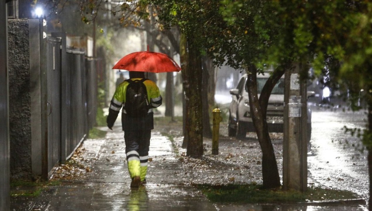 /regionales/dmc-alerta-por-riesgo-de-tornados-y-fuertes-vientos-en-el-sur-de-chile