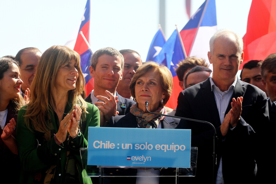 /actualidad/politica/elecciones/aparecen-tirados-a-los-brazos-de-la-ultraderecha-diputado-tras-apoyo-de