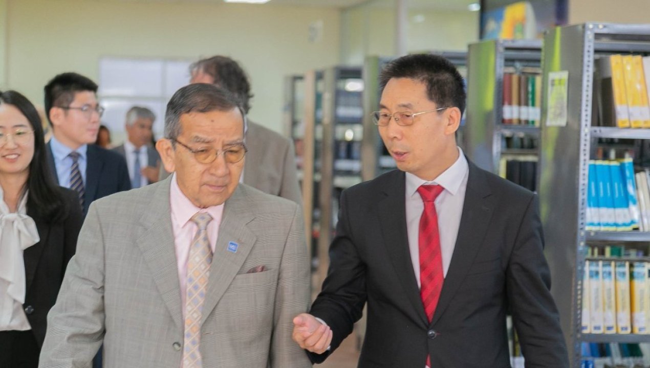 /embajador-de-china-visita-universidad-de-antofagasta