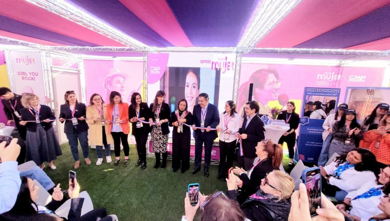 /con-alta-participacion-talento-mujer-inauguro-stand-en-exponor